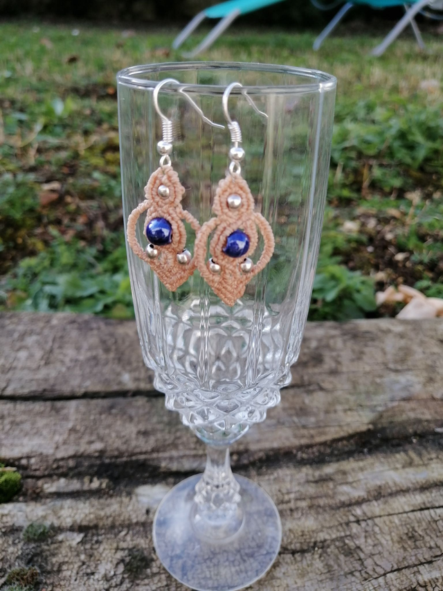 Boucles d'oreilles en micro macramé et pierre naturelle
