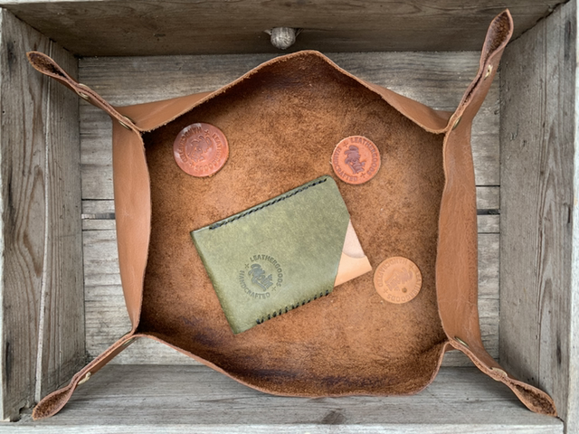 Kompakter Kartenhalter aus Leder (Grün/Hellbraun)