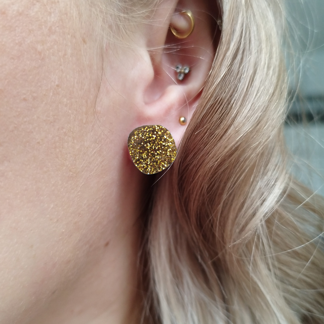 Nappikorvakorut, pyöreähkö, kulta