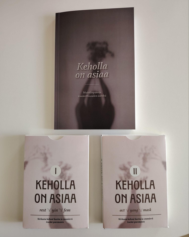 Keholla on asiaa paketti , 1&2 pakat + muistikirja 