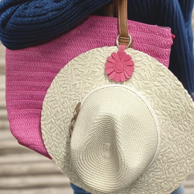 FLOWER MAGNET HAT HOLDER