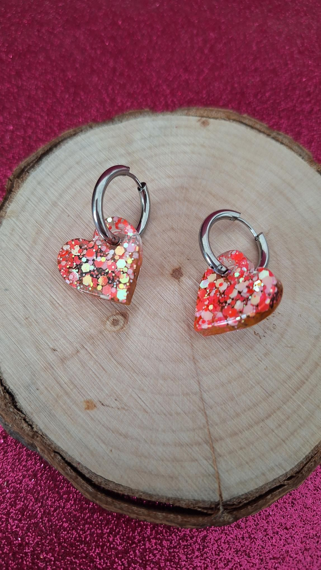 Créoles argentées cœurs paillettes Corails/blanches + encre noire et dorée