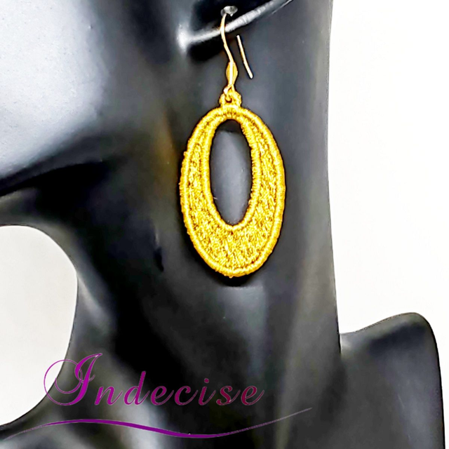 Boucles d'oreilles couleur or, broderie en machine - Créations issues de l'artisanat français par Indecise