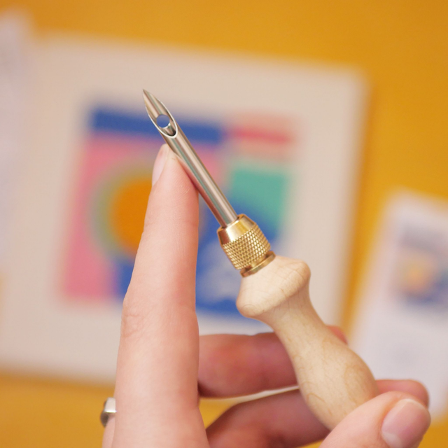 Aiguille à puncher ajustable-interchangeable en bois