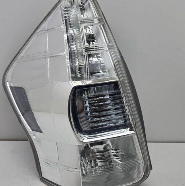 Feu arrière Toyota Prius+ ( modèle 2012 à 2015)