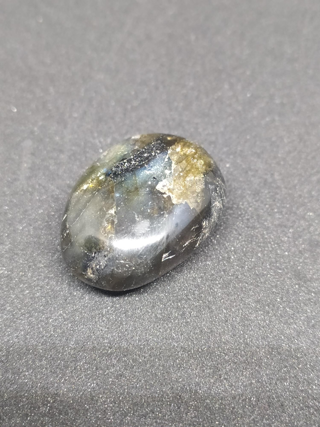 Labradorite roulée 