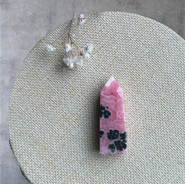 Prisme en Rhodochrosite naturelle – Pierre rose énergie du cœur