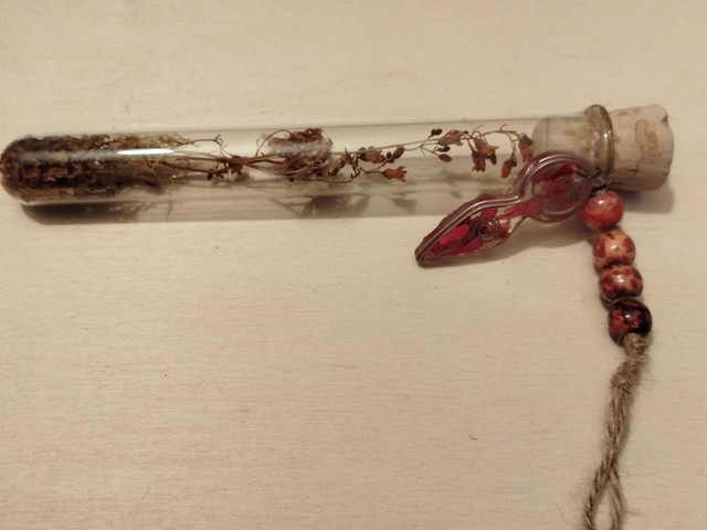 Fiole statice et heuchère 6