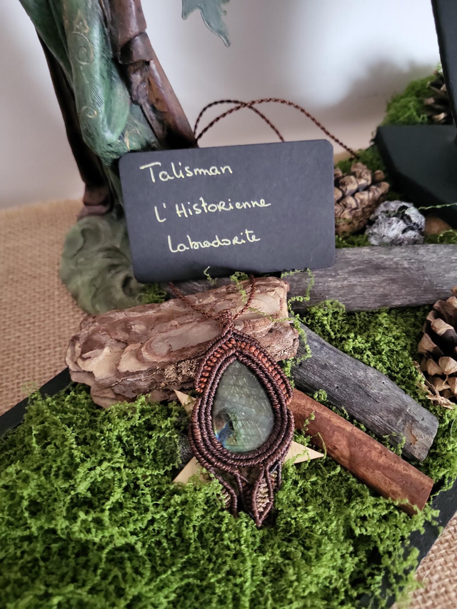 Talisman : L'Historienne