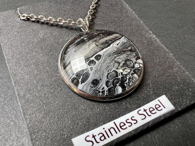 Black &amp; White Round Pendant Necklace