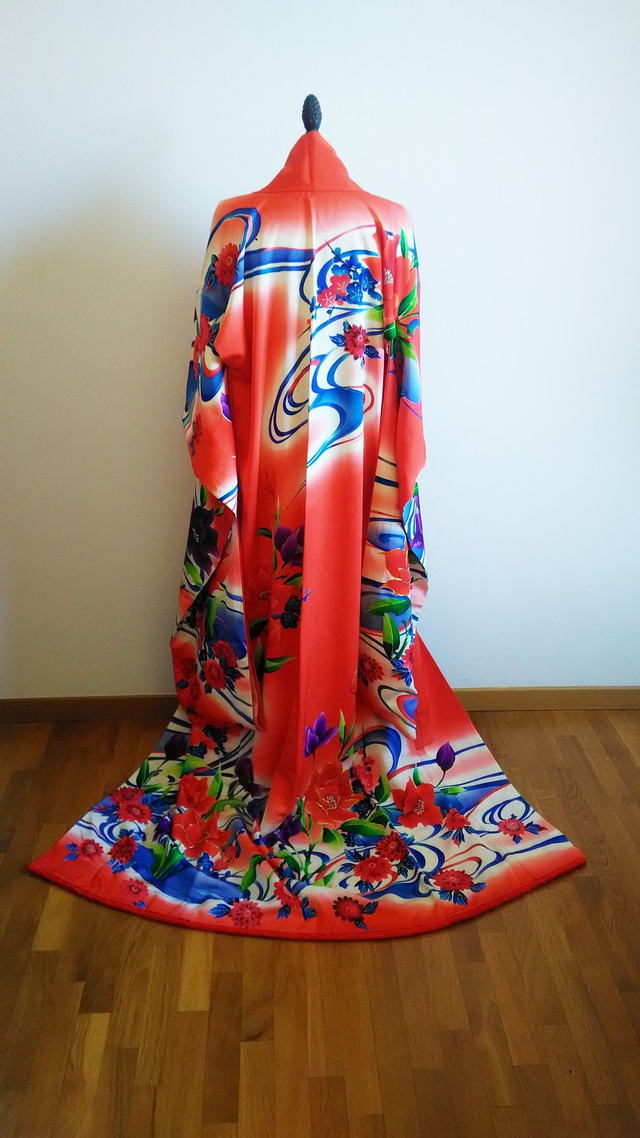 Red Color Vintage Japanese Bridal Silk Kimono with Long Sleeves, Floral and Running Water Pattern, Wedding Kimono