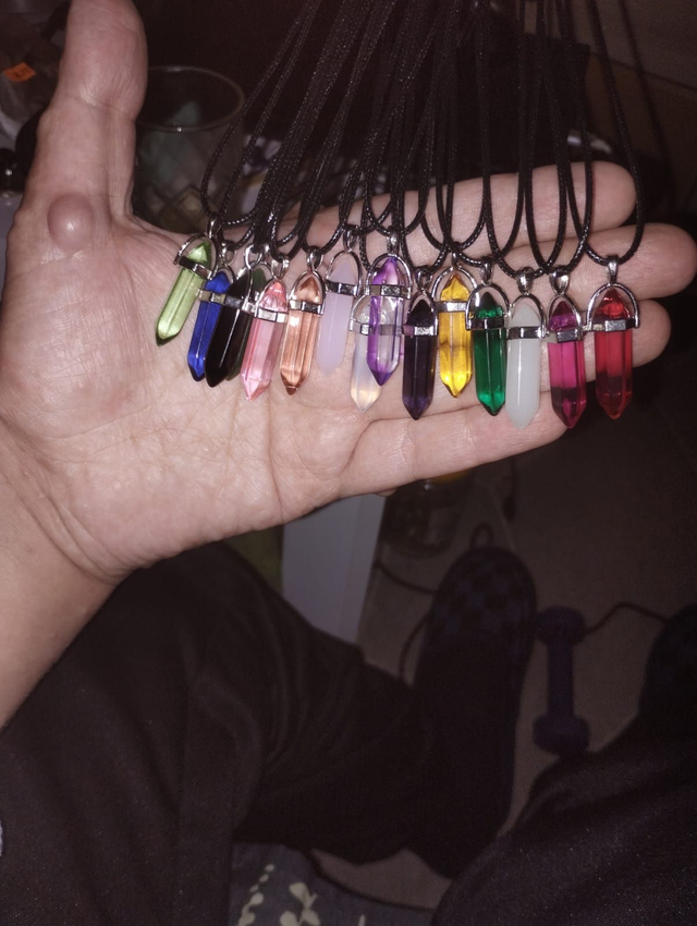 Zawieszka z rzemykiem