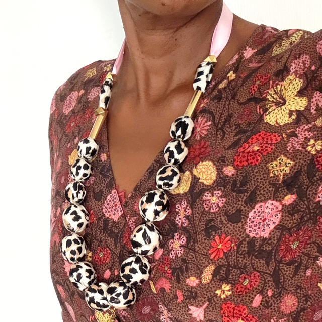 Collier à grosses perles 