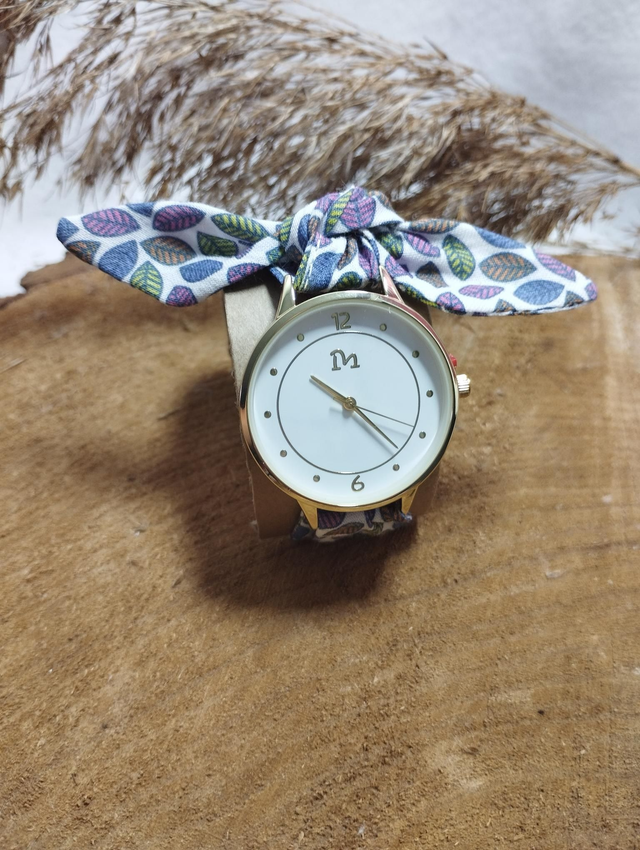 Montre avec bracelet en tissu - feuilles blanches