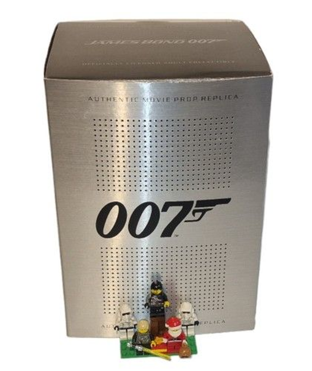 James Bond Jaws Teeth signature edition replica