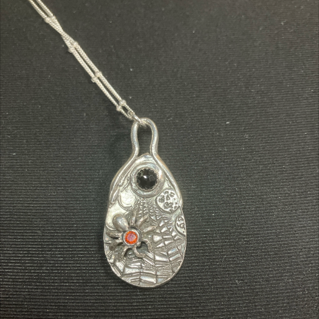Spider and spinel pendant 