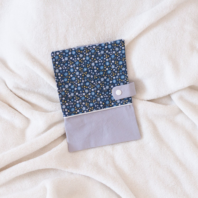 Protège Carnet de Santé Gris / Perce-neige