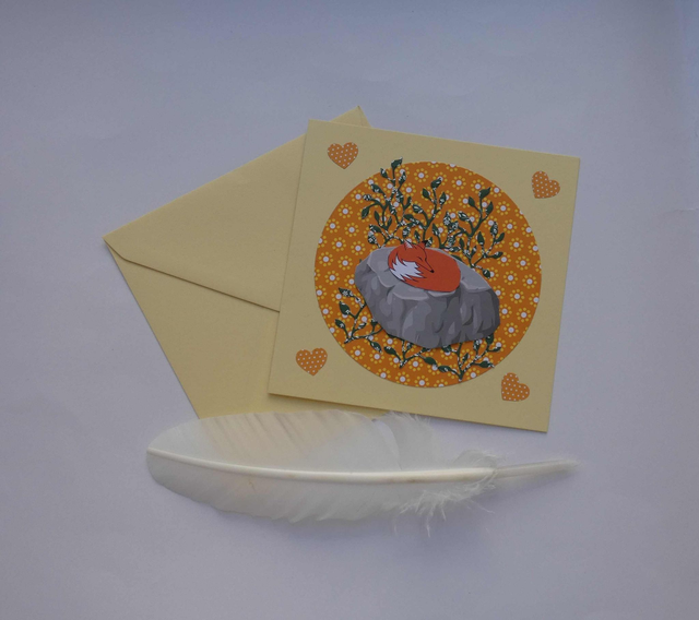 Le renard endormi sur son rocher