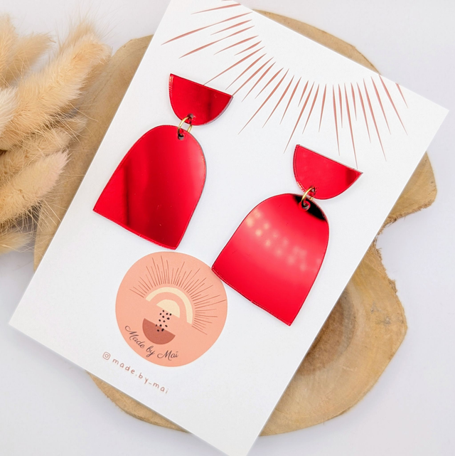 Boucles d&#039;oreilles rouges en plexi