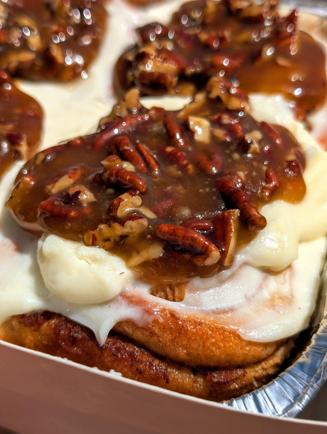 Single cinnamon roll with pecan caramel 