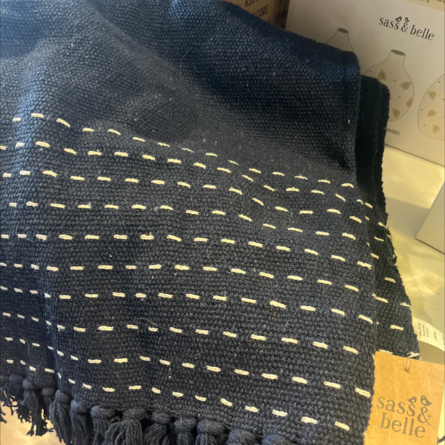 Sass and Belle throw 