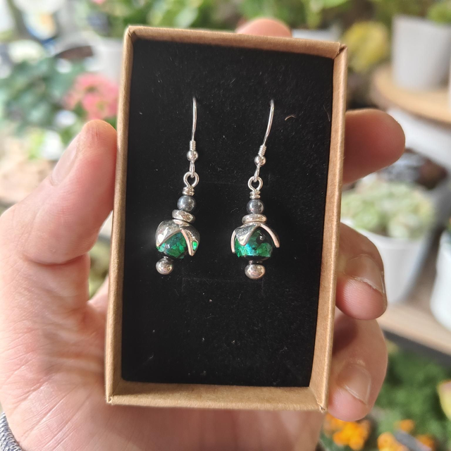 Boucles d&#039;oreilles &quot; Bourgeon&quot; Vert