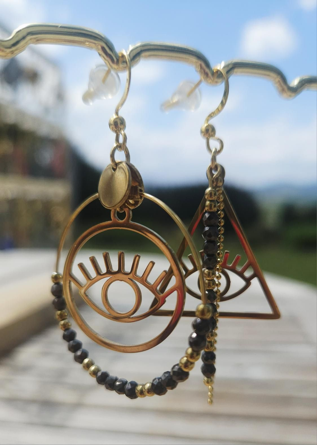 Boucles d'oreilles asymétriques 