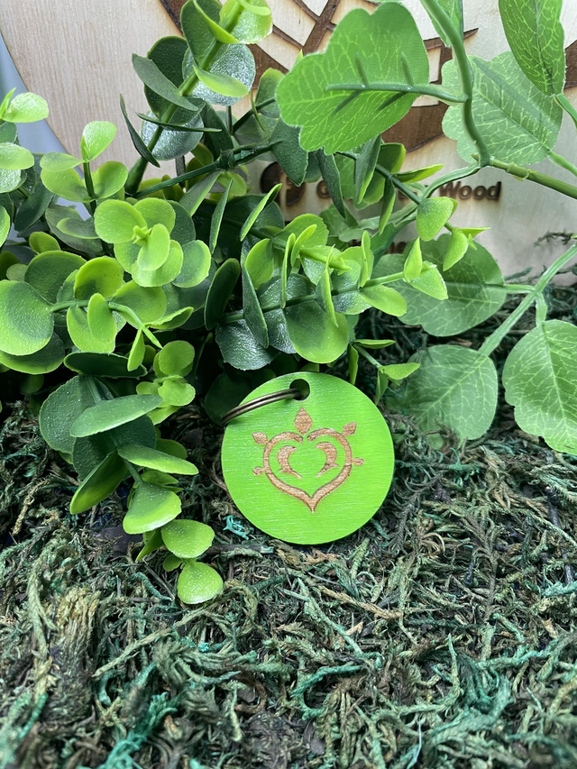 Porte clé Genshin Impact dendro en bois.