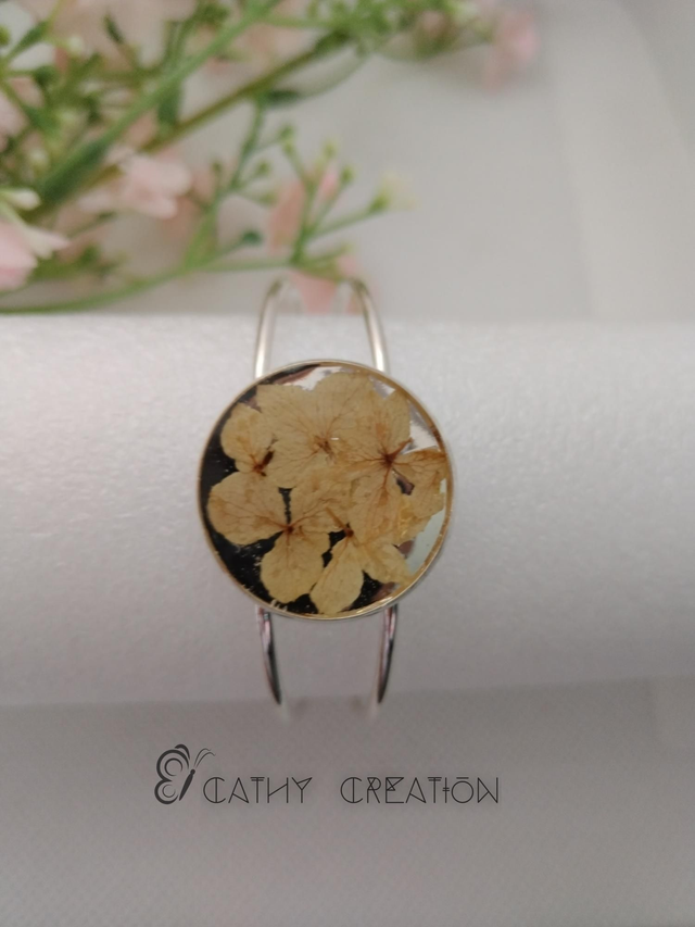 Bracelet réglable en acier inoxydable et fleurs naturelles 