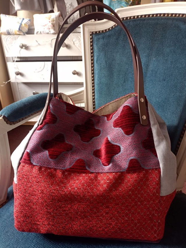 Grand sac cabas cube fait main tons de rouge lin et tissus tapissiers velours