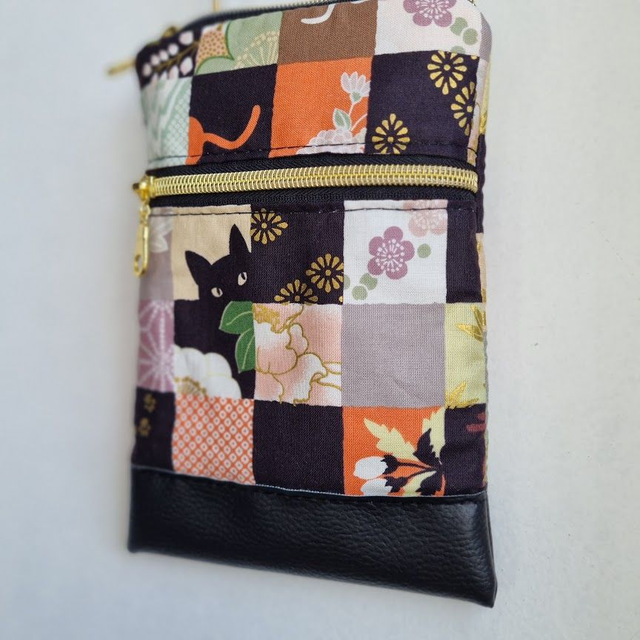 Mini-sac pour téléphone "Damier chat" noir