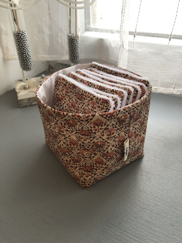 Lingettes démaquillantes avec panier