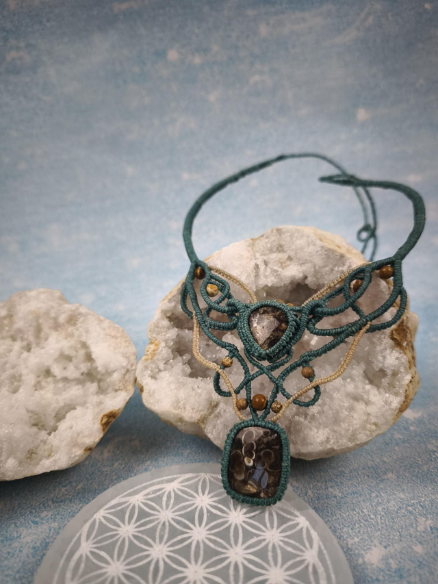 Collier double turritelle fossile 