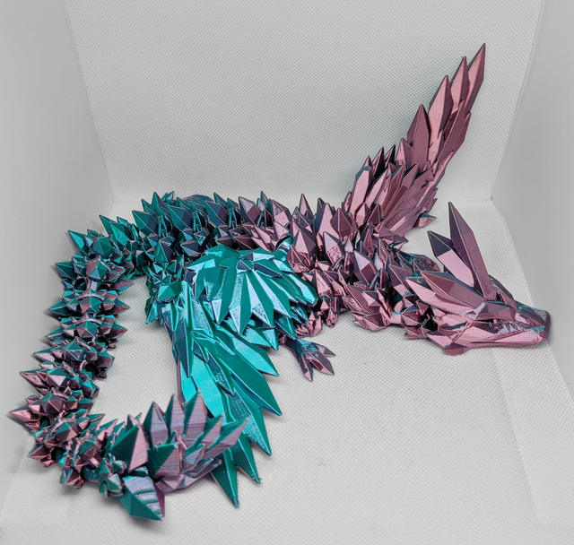 Dragon cristal avec des ailes 