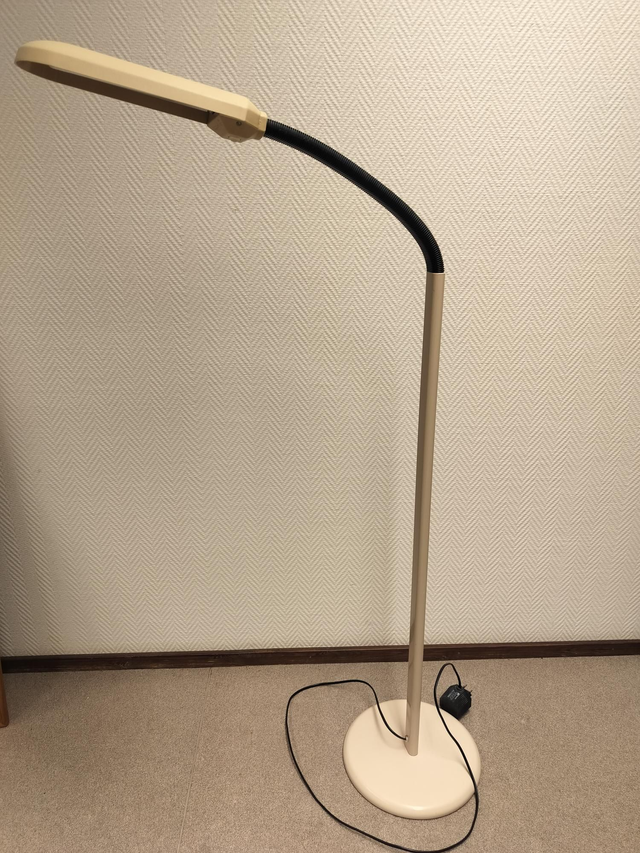 Lampukas jalkalamppu #212