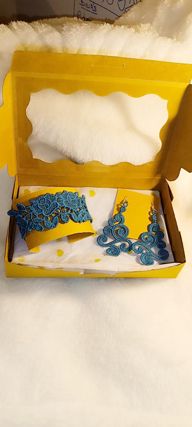 Ensemble bracelet boucles d'oreilles en dentelle 