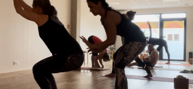Cours collectifs : Offrez des cours pour deux personnes* avec le Centre d'Ashtanga Vinyasa Yoga.