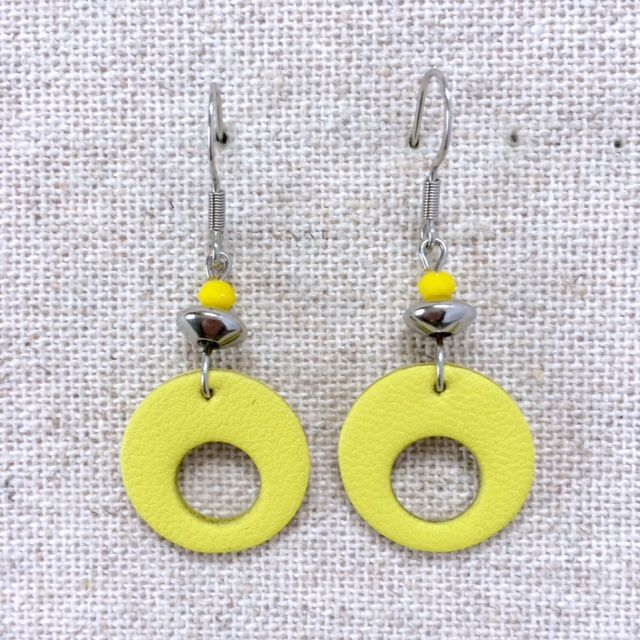Boucles d’oreilles « Octave » argentées, cuir jaune citron