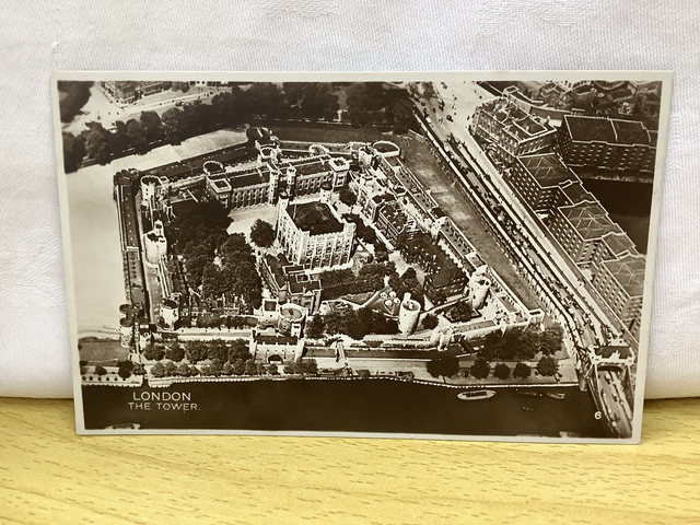 London, The Tower  Vintage Postcard. Published by Almquist & Coster Our Ref : A117 £2.50