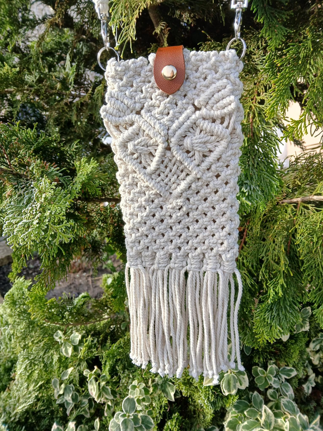 Sac bandoulière en macramé
Sac bandoulière en macramé – création artisanale bohème chic