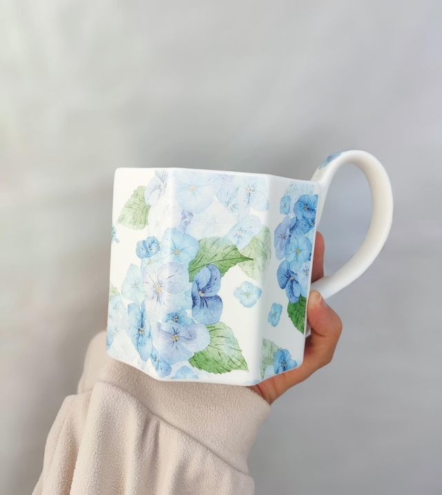 Mug en porcelaine fleurs blues