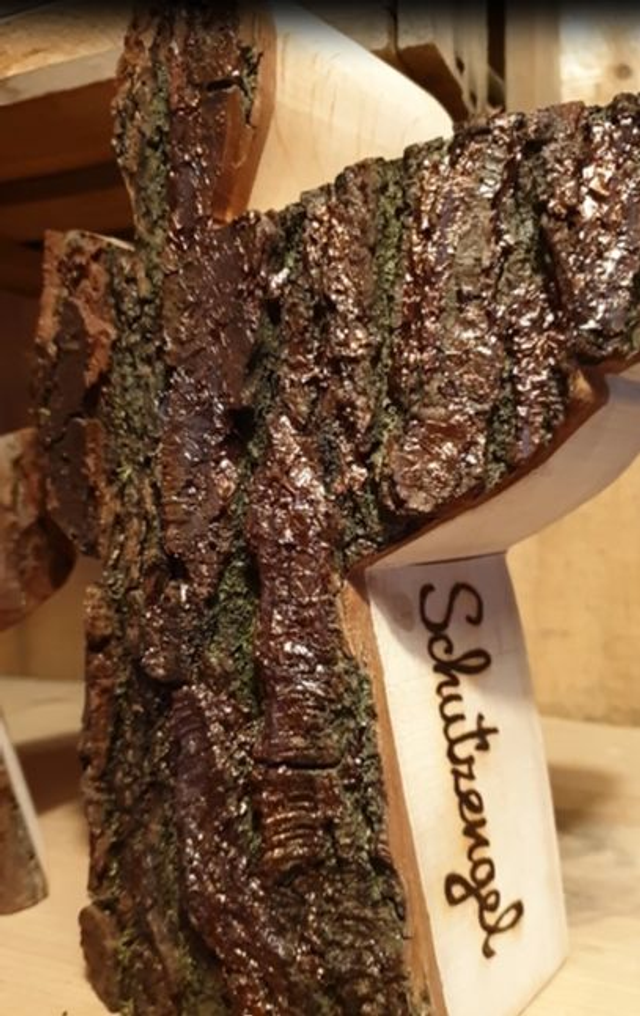 Schutzengel aus Holz – veredelt mit Oxyd-Black