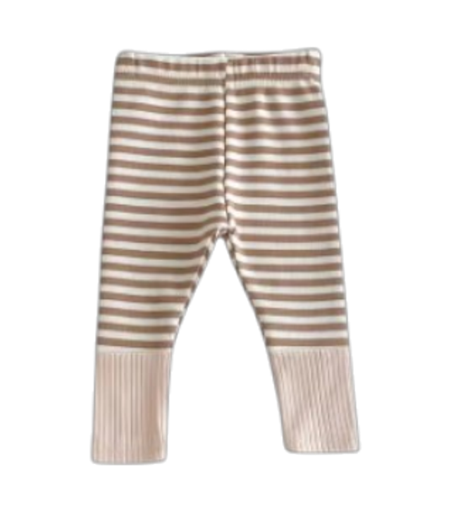 Pantalón a rayas con puño elastizado.