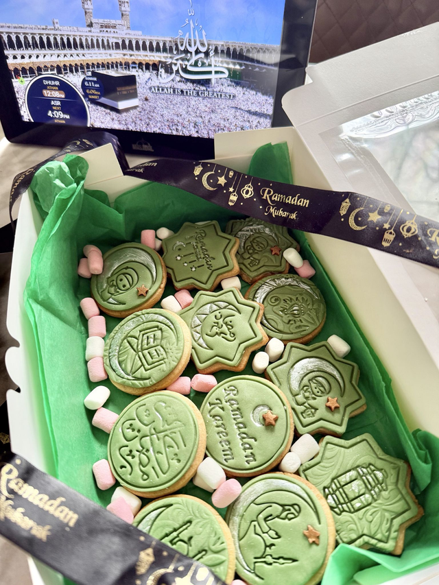Ramadan Eid Vanilla fondant decorated Biscuits cookies gift set