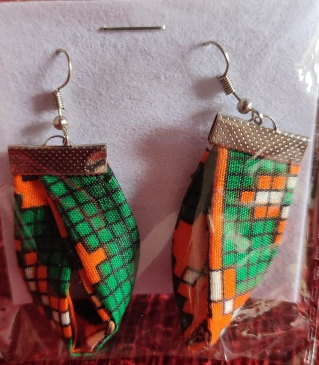 Boucles d'oreilles fait main en Wax