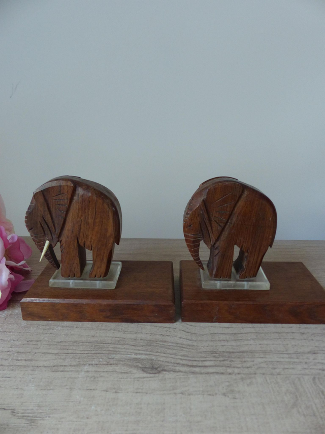 Paire serre-livres deux éléphants en bois sculpté marron, Statues d’éléphants, Support de livres animaux vintage, Décoration intérieure