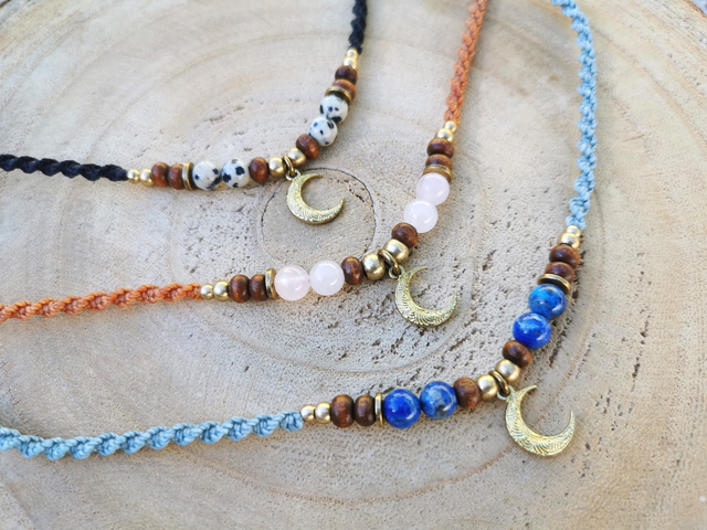 Collier fin « petite lune » ~ Coloris &amp; pierre au choix