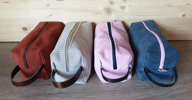 Trousse de toilette en velours anse en cuir