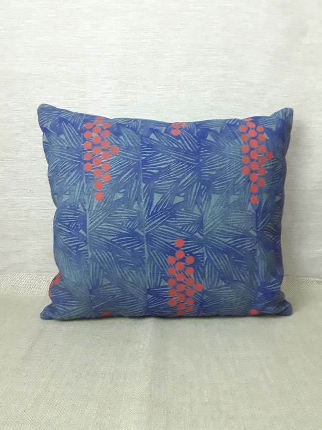 Coussin en lin teinté à l'indigo 