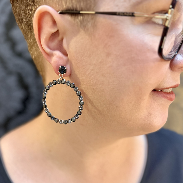 MAGIC CIRCLE BIG Ohrstecker Black Patina Mix, Schwarz